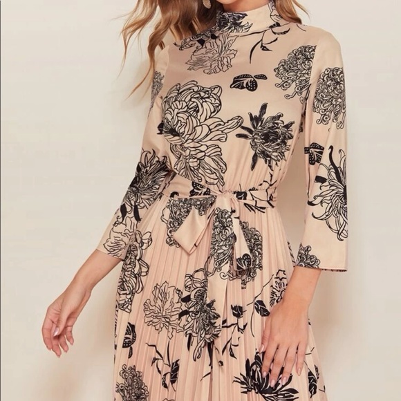 Mock neck self belted wide leg pleated floral jumpsuit - brand new! Never worn! - Picture 1 of 9